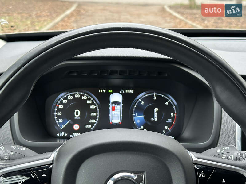 Внедорожник / Кроссовер Volvo XC90 2017 в Киеве