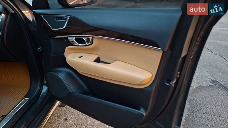 Позашляховик / Кросовер Volvo XC90 2015 в Івано-Франківську