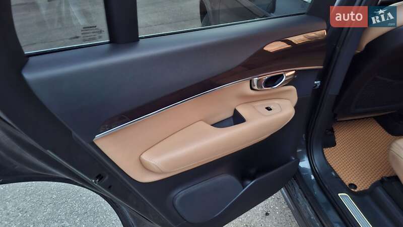 Позашляховик / Кросовер Volvo XC90 2015 в Івано-Франківську