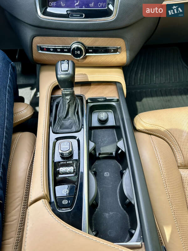 Позашляховик / Кросовер Volvo XC90 2015 в Києві