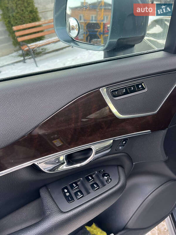 Внедорожник / Кроссовер Volvo XC90 2015 в Киеве