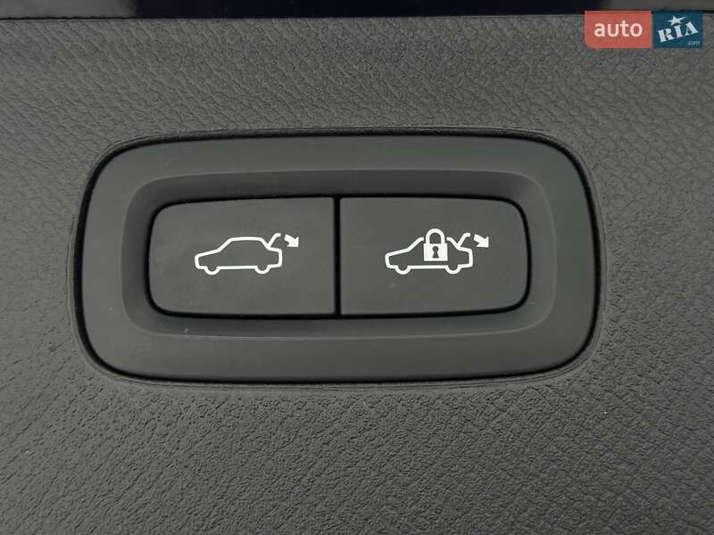 Внедорожник / Кроссовер Volvo XC90 2018 в Ровно