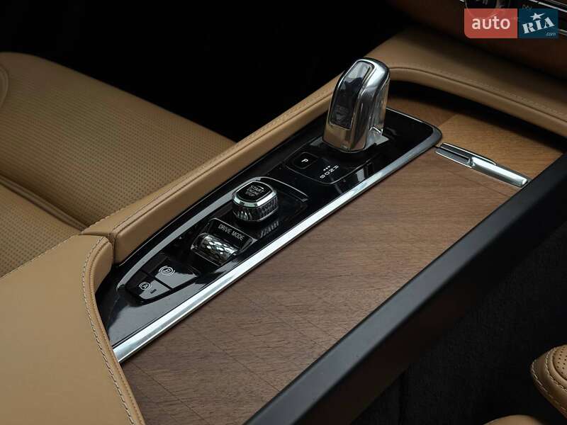 Внедорожник / Кроссовер Volvo XC90 2018 в Ровно