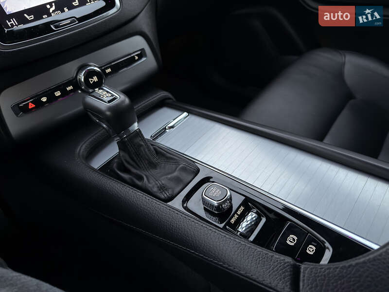 Внедорожник / Кроссовер Volvo XC90 2017 в Ивано-Франковске