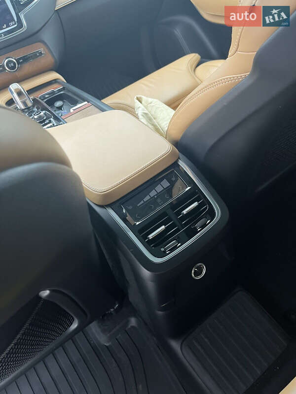 Внедорожник / Кроссовер Volvo XC90 2016 в Шептицькому