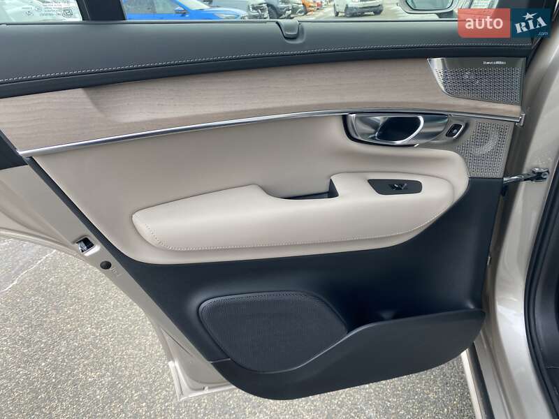 Внедорожник / Кроссовер Volvo XC90 2024 в Киеве