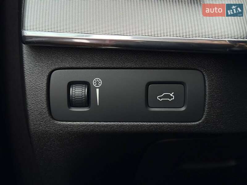 Внедорожник / Кроссовер Volvo XC90 2016 в Ровно