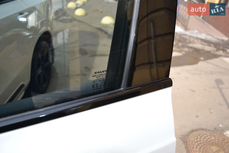 Внедорожник / Кроссовер Volvo XC90 2019 в Киеве