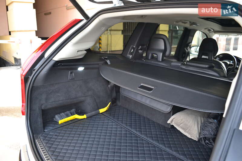 Внедорожник / Кроссовер Volvo XC90 2019 в Киеве
