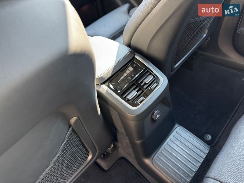 Внедорожник / Кроссовер Volvo XC90 2023 в Киеве