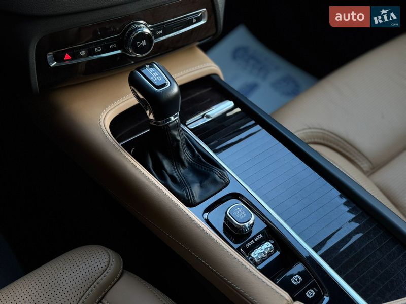 Внедорожник / Кроссовер Volvo XC90 2018 в Киеве