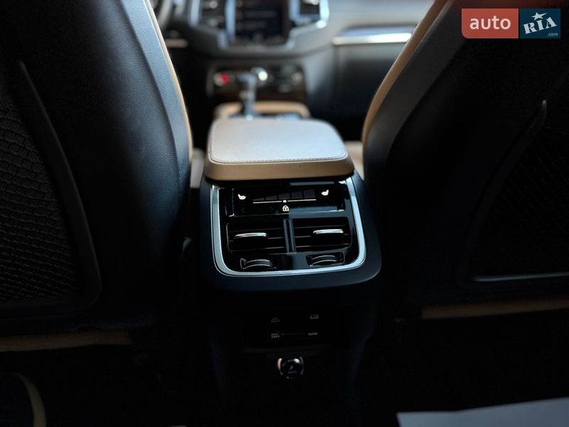 Внедорожник / Кроссовер Volvo XC90 2018 в Киеве