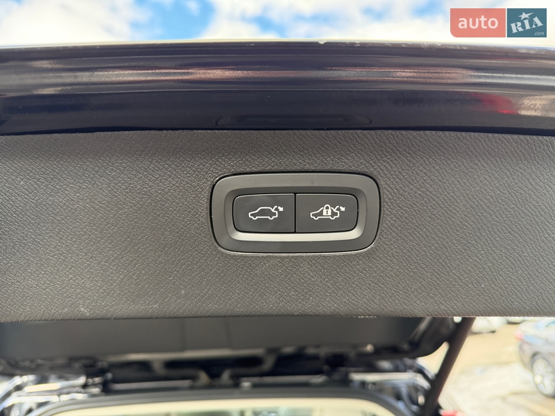 Внедорожник / Кроссовер Volvo XC90 2019 в Киеве