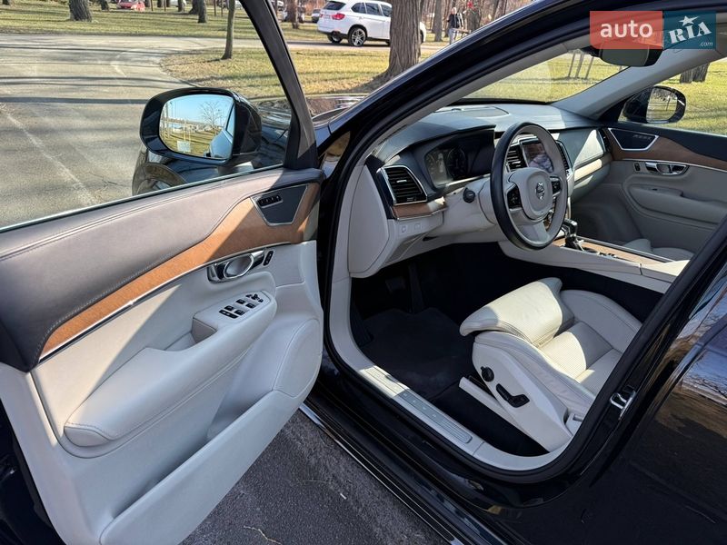 Внедорожник / Кроссовер Volvo XC90 2015 в Шостке