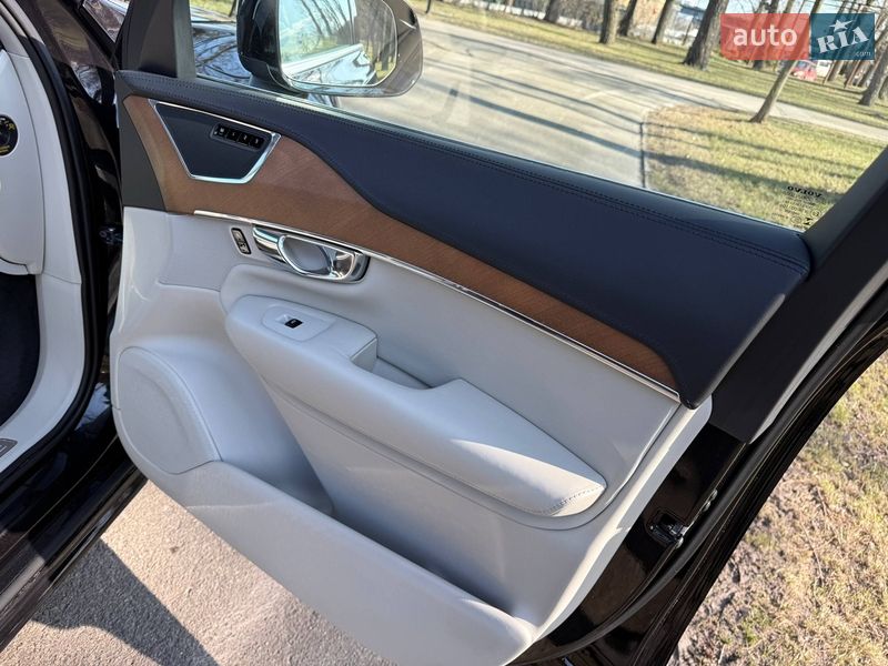 Внедорожник / Кроссовер Volvo XC90 2015 в Шостке