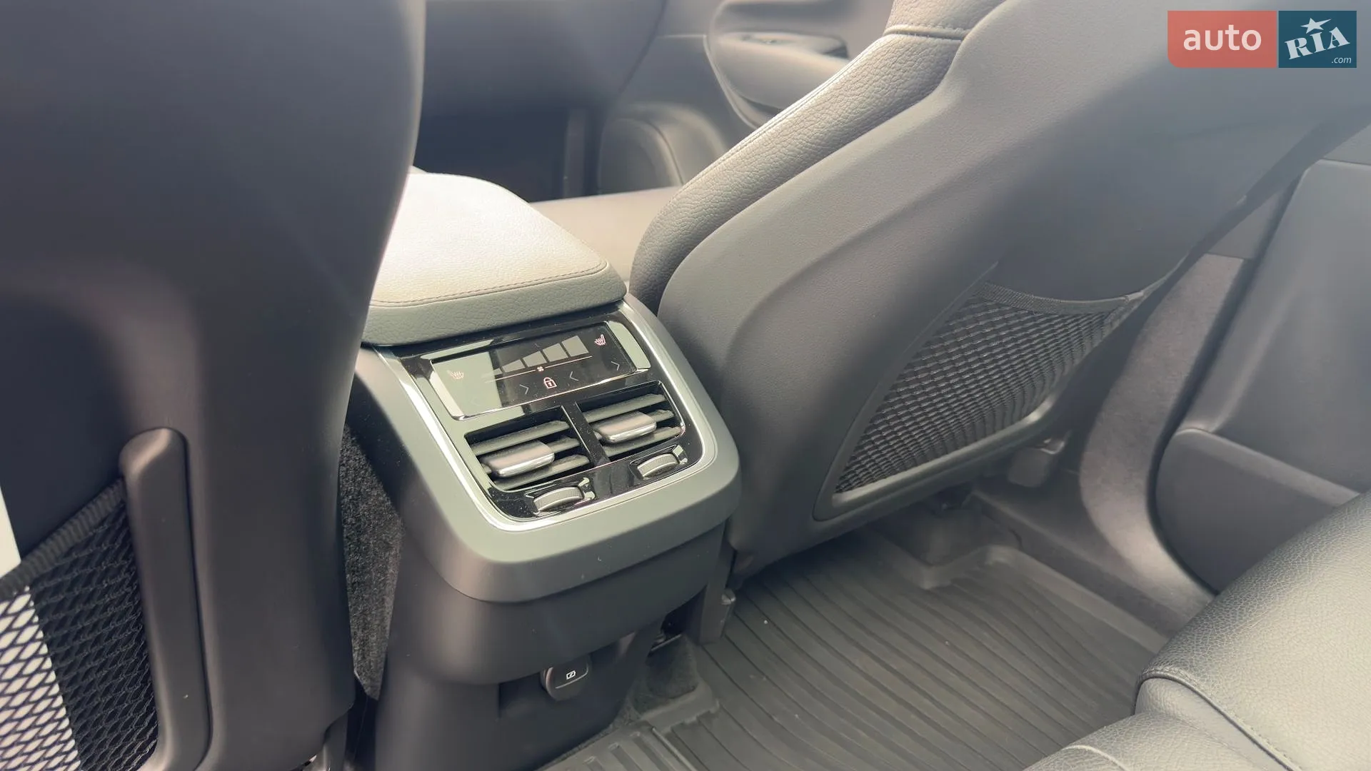 2022 Volvo XC90 - мініатюра 9