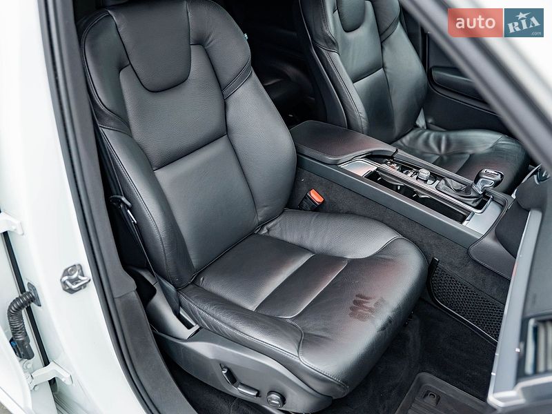 Внедорожник / Кроссовер Volvo XC90 2019 в Киеве