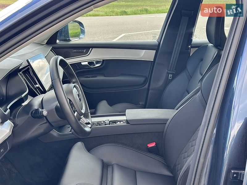 Внедорожник / Кроссовер Volvo XC90 2025 в Киеве