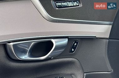 Внедорожник / Кроссовер Volvo XC90 2025 в Киеве