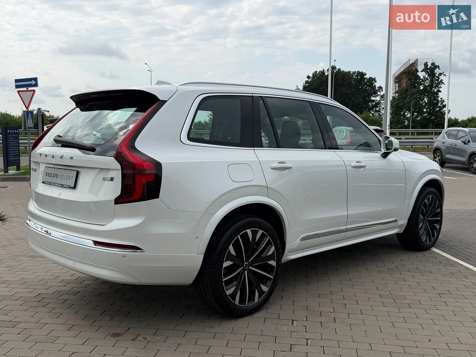 2025 Volvo XC90 - мініатюра 9