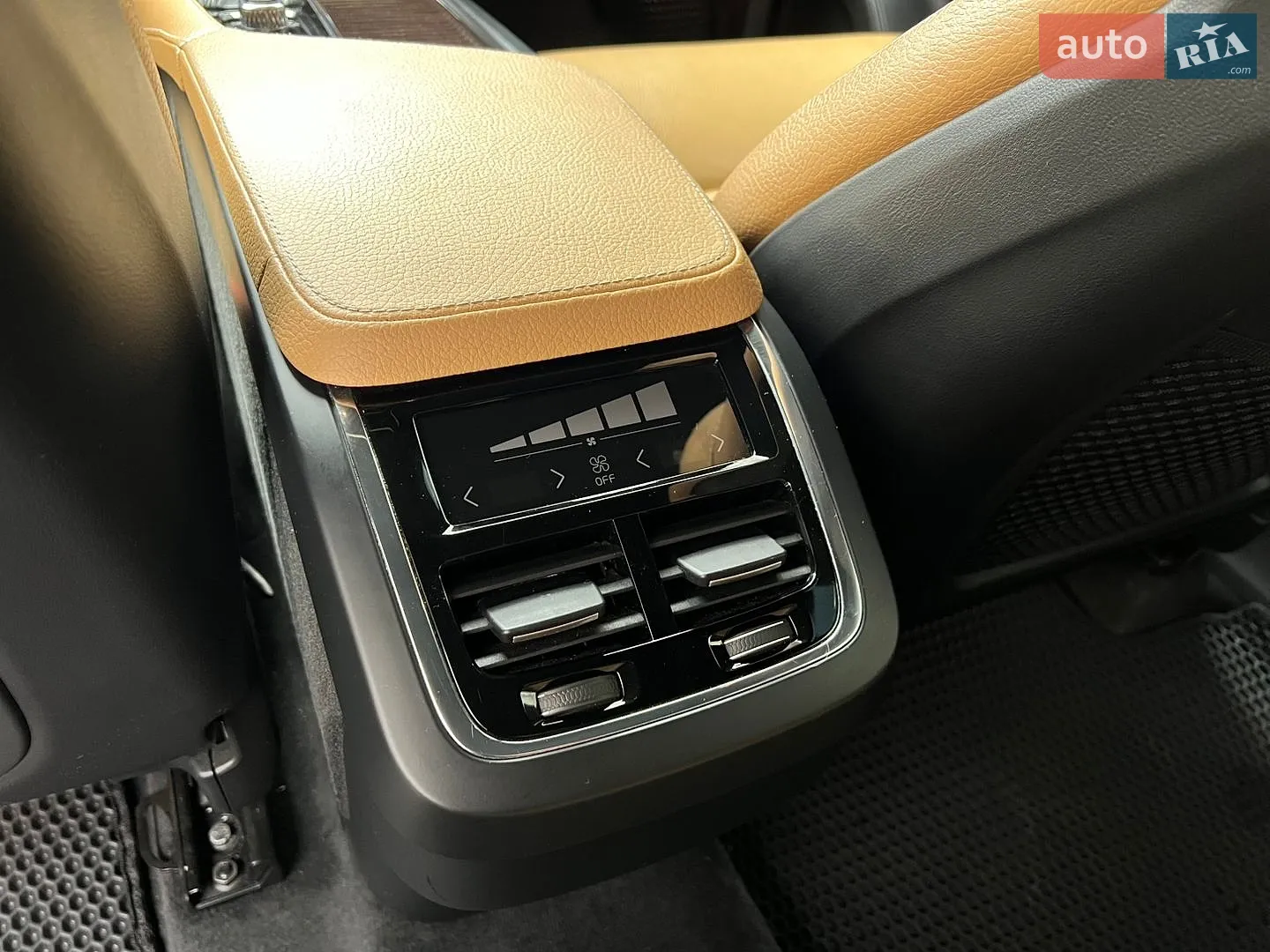 2015 Volvo XC90 - мініатюра 16