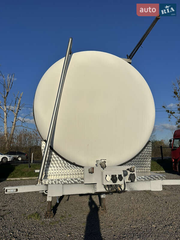 Цистерна напівпричіп Wielton NS34 2004 в Жовкві