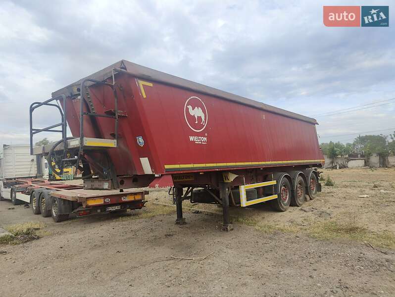 Зерновоз - напівпричіп Wielton NW 3 2011 в Чорноморську