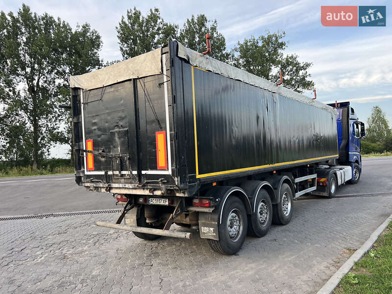 Самоскид напівпричіп Wielton NW 2006 в Ковелі