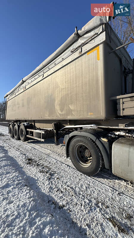 Самоскид напівпричіп Wielton W 1998 в Радехові