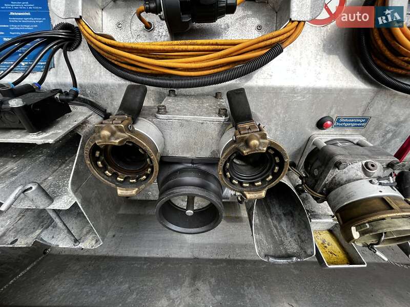 Цистерна полуприцеп Willig Sana 2009 в Львове