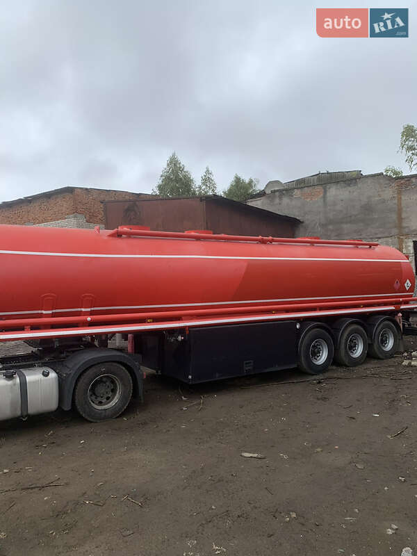 Цистерна напівпричіп Willig Sanz 2001 в Тернополі