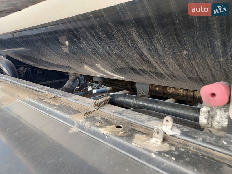 Цистерна напівпричіп Willig Turbud 2010 в Рівному