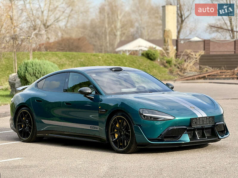 Седан Xiaomi SU7 Ultra 2025 в Дніпрі