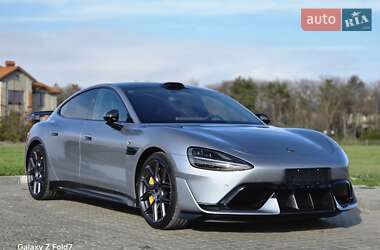 Седан Xiaomi SU7 Ultra 2025 в Одесі