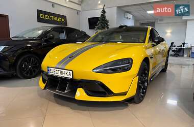 Седан Xiaomi SU7 Ultra 2025 в Киеве