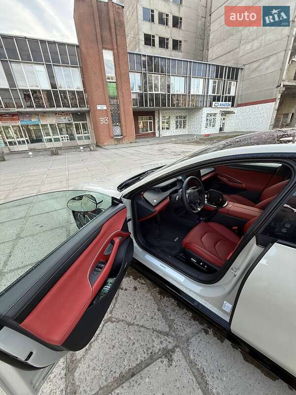 Седан Xiaomi SU7 2024 в Львове фото 22 Седан Xiaomi SU7 2024 в Львове