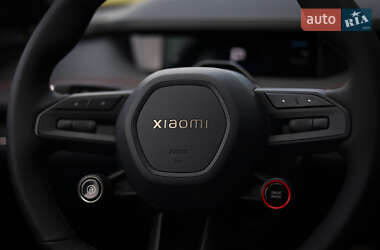 Седан Xiaomi SU7 2025 в 