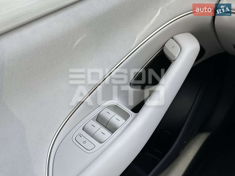 Седан Xiaomi SU7 2025 в Киеве