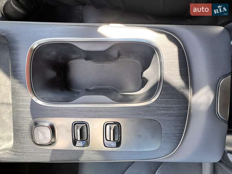 Седан Xiaomi SU7 2024 в Днепре