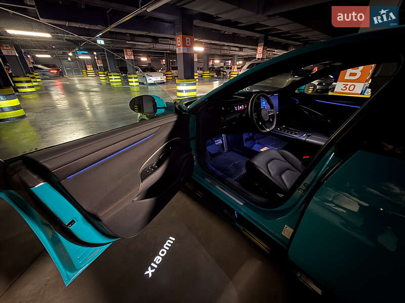 Седан Xiaomi SU7 2025 в Киеве
