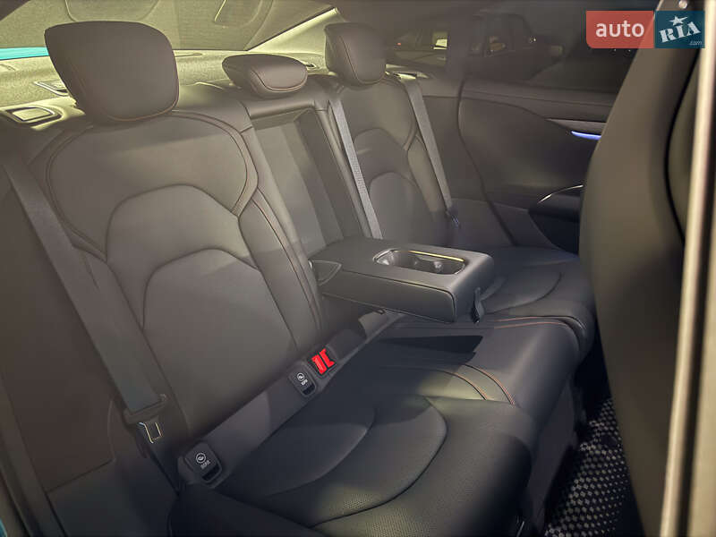 Седан Xiaomi SU7 2025 в Киеве