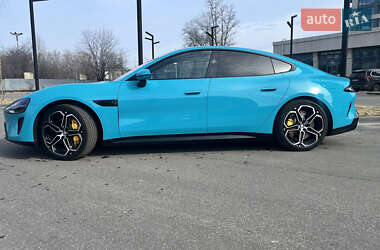 Седан Xiaomi SU7 2025 в Дніпрі