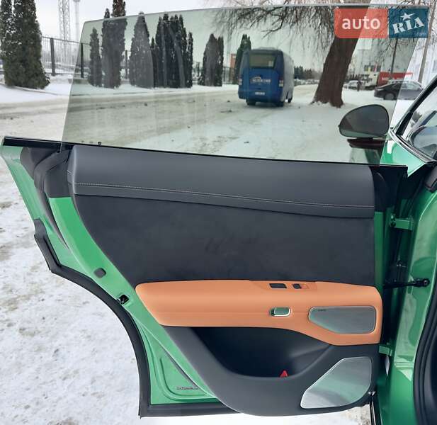 Седан Xiaomi YU7 2025 в Киеве