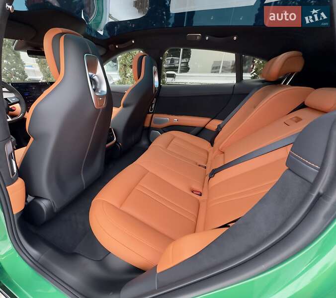 Седан Xiaomi YU7 2025 в Киеве