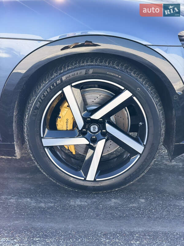 Седан Xiaomi YU7 2025 в Киеве