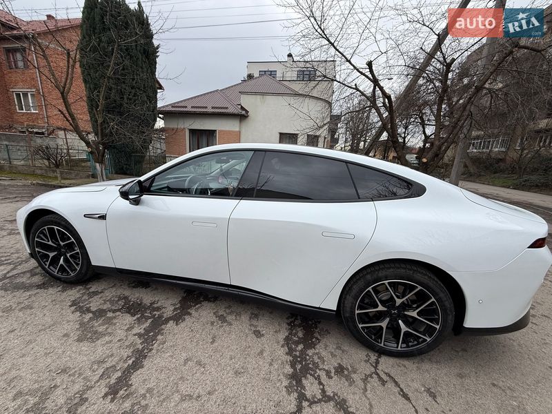 Седан Xpeng P7 2023 в Ужгороді