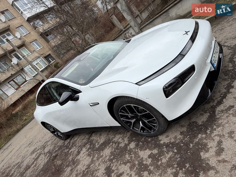 Седан Xpeng P7 2023 в Ужгороді