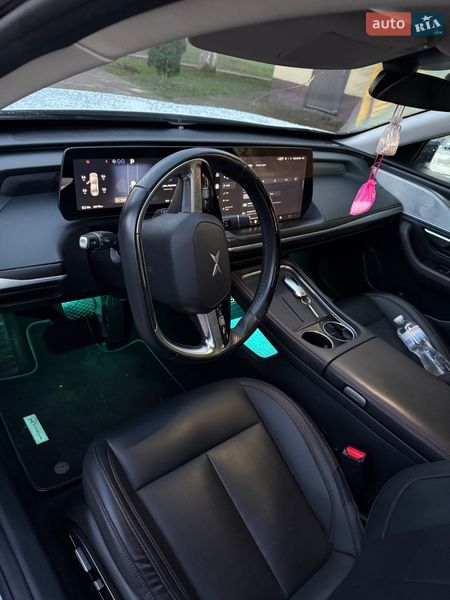 Седан Xpeng P7 2023 в Ужгороді