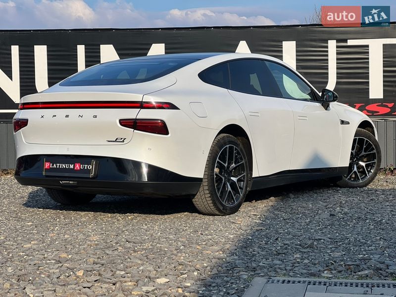 Седан Xpeng P7 2023 в Ужгороде