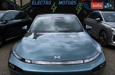 Седан Xpeng P7 2023 в Ужгороді
